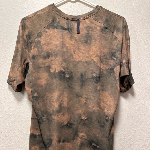 Lululemon tshirt medium - Picture 3 of 3